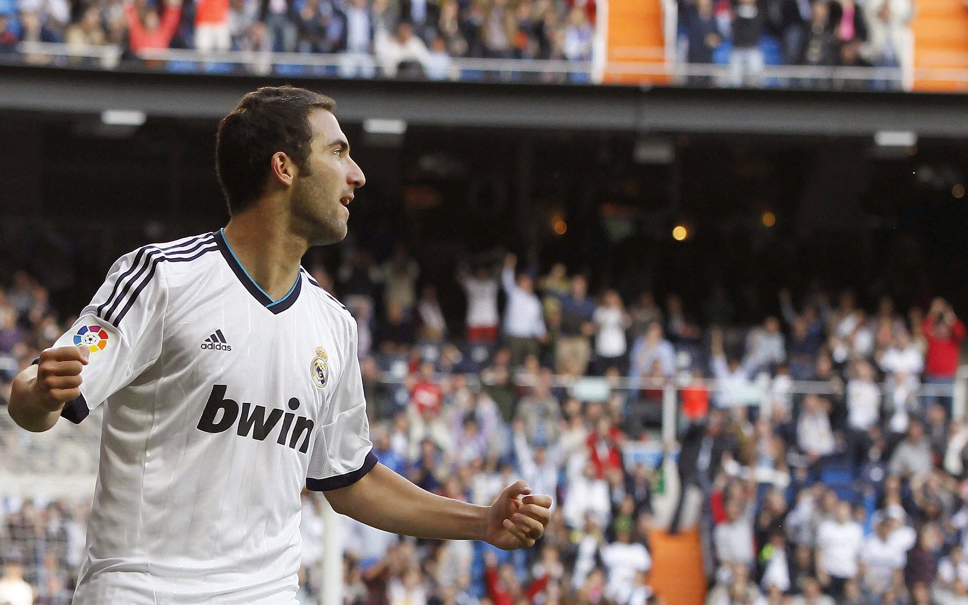 西甲范佩西退役告别赛:馨香一世,足球范佩西